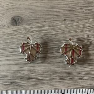 Leaf shaped pin set, silver, pink and gold background0
